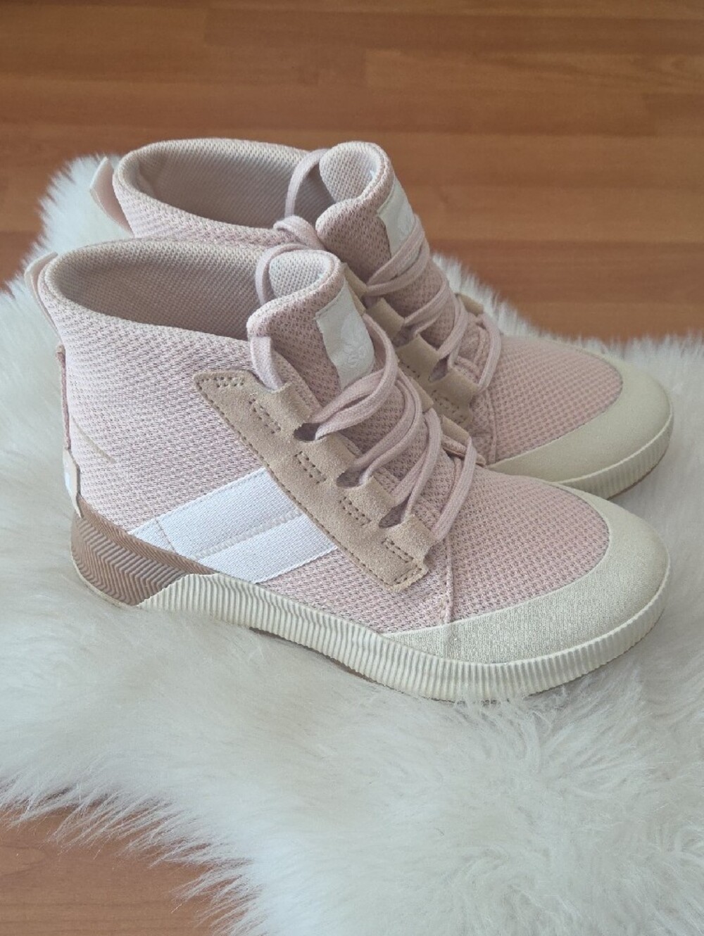Sorel Women's Out N About III mid Top Pale Pink Ankle Boots Size 7